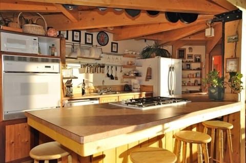 A sunny spot for friends and family to gather and prepare meals together...