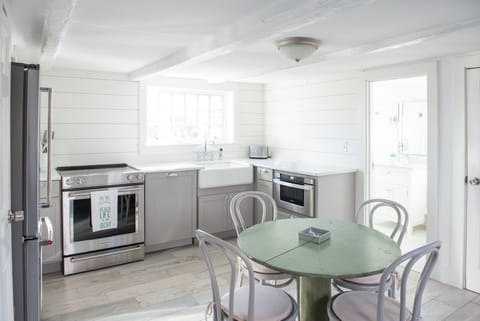 Newly renovated custom Kitchen