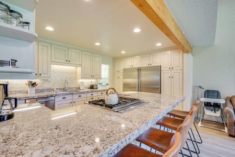 Kitchen | Cooking Basics | Bar Seating | Drip Coffee Maker