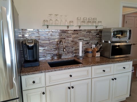 Kitchen, full refrigerator & freezer, Kuerig coffee  maker