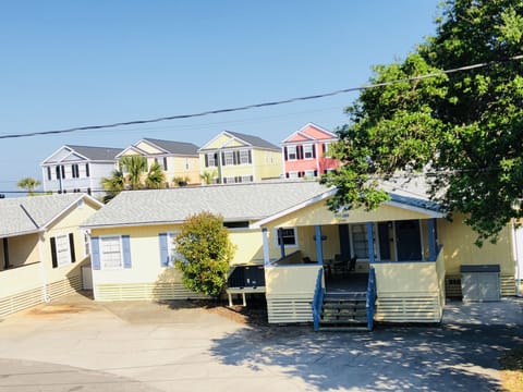 Walk don’t drive to the Beach!  Four bedroom house in the cul-de-sac of Lark.
