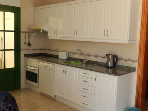 fully fitted kitchen