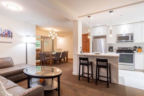 Living and kitchen area