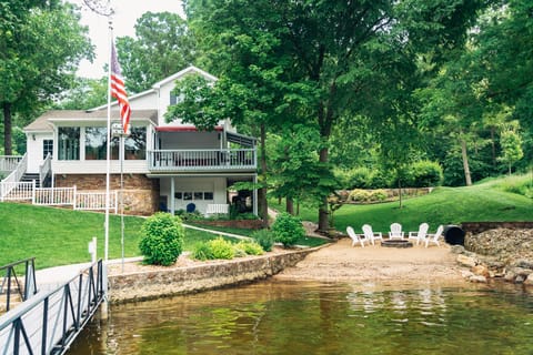 Welcome to Finn Inn!  Lakeside view.