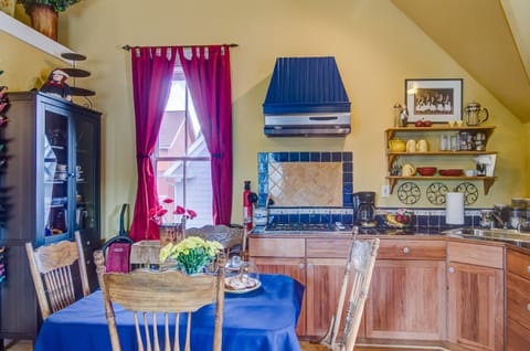 kitchen & dining room
