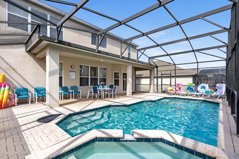 South facing pool (Sun light all day long)