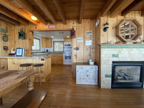 Charlie's Place dining room looking into the kitchen