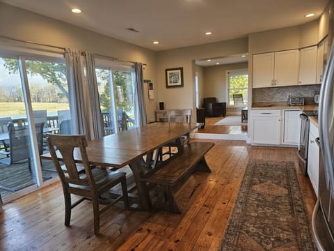 LARGE DINNING 🍽 Table