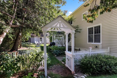 Northside secret garden private outdoor entertaining space, BBQ Adirondacks 