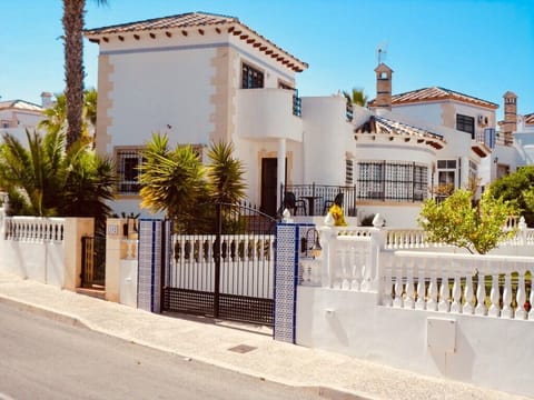 South facing villa, quiet well kept urbanisation in a highly sort after location