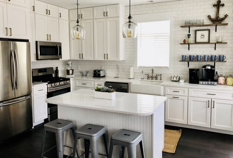 Fully equipped, brand new kitchen. The Island is a great space to gather!