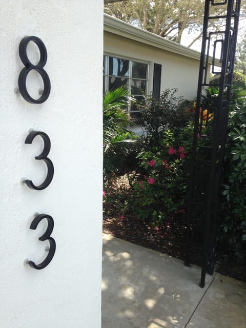 Welcome to 833.