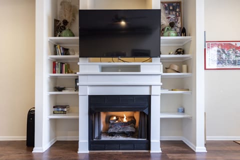 Gas fireplace!
