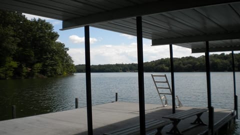 Private swim dock and boat slip on Lake Hartwell!