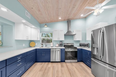 Kitchen fully equipped
