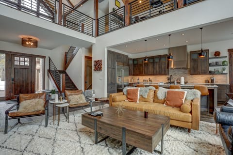 Large living room, perfect for gathering