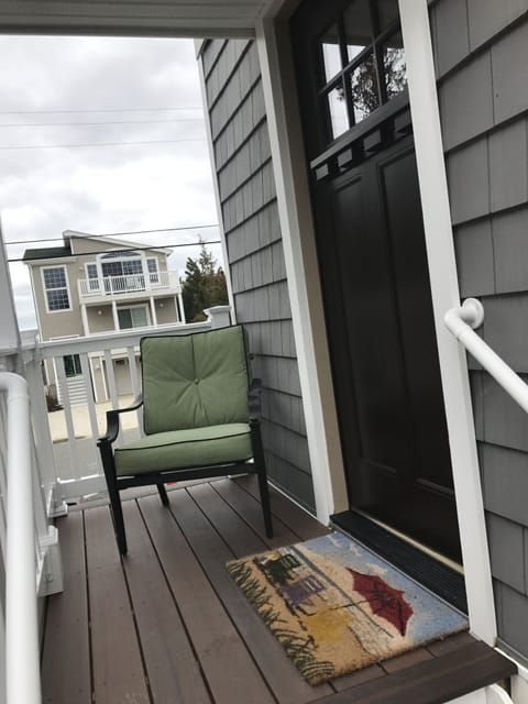 Private entrance on ocean side of house