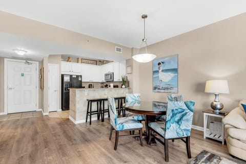 Dining plus eat-in bar seating