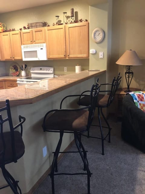 barstool sitting area