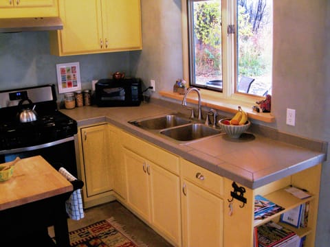 Well equipped kitchen 