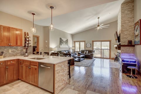 All new entrance and kitchen flooring. New backsplash and new quartz counters