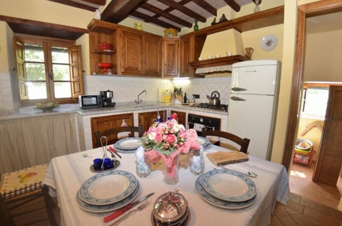 Dining Room, Kitchen