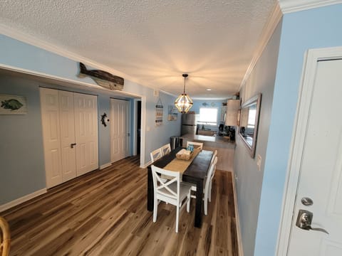 Kitchen table seats 6