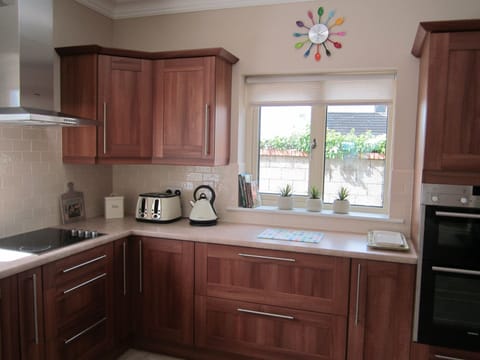 Large well equipped Kitchn