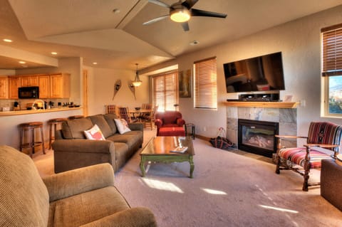 Relax & enjoy! Note:couch in photo replaced with Queen leather sleeper sofa. 