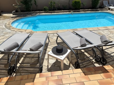 POOLSIDE
