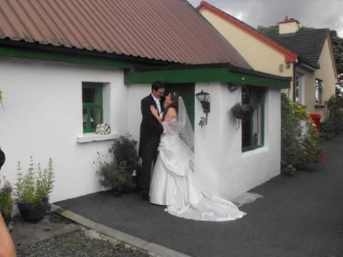 Wedding at the Chestnut Cottage