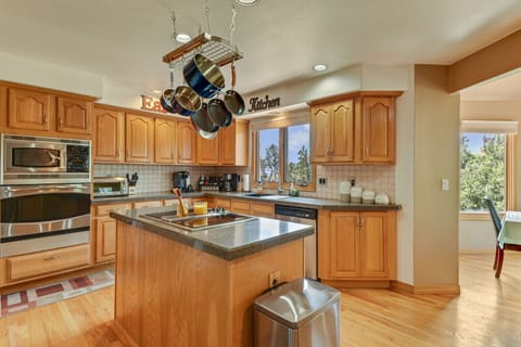 Kitchen & Breakfast Nook.