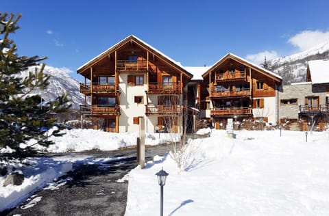 Enjoy the location of this property in Serre Chevalier Chantemerle.