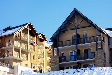 Relax in this traditional chalet-style residence.
