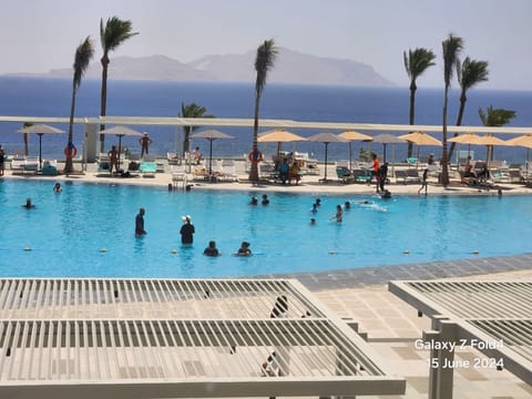 Main pool and sea