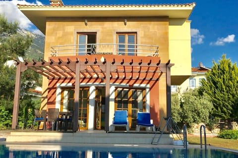 Villa M.