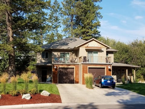 Relaxing River Retreat on the Flathead River walking path in Cedar Pointe Loop