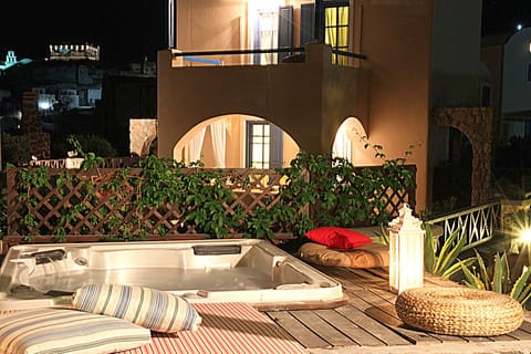 Villa Athena with Venetian Castle view by night !