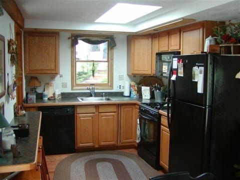 NEWLY REMODELED KITCHEN