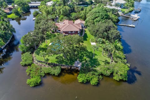 Magnificent, shaded property surrounded by water