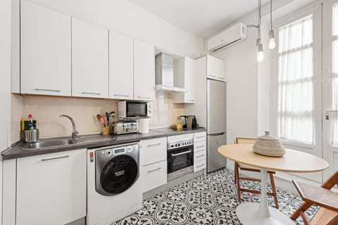 Kitchenette with dining table up to 4