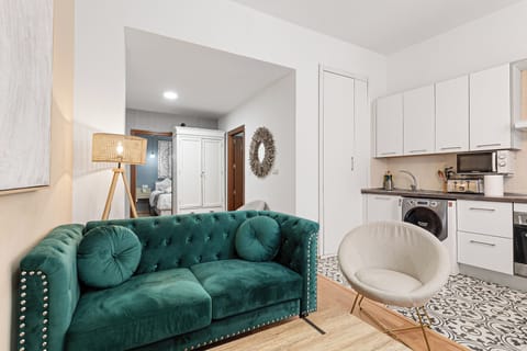 Living room with 2 love seat with 2 armchairs