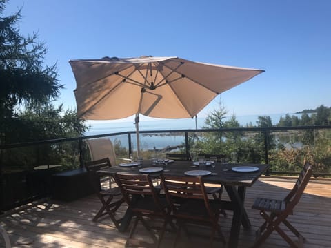 500 sq/f deck with summer furniture