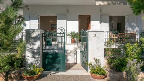 The entrance to the house 