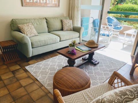 Comfortable Living Room, with full amenities