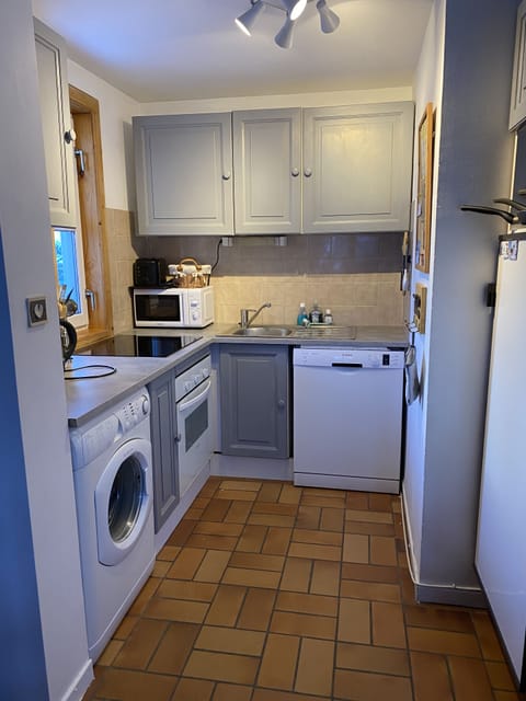 Well equipped kitchen.
Cuisine bien équipée. 