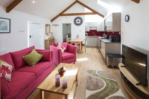 The Corn Store: A cosy and contemporary open plan living area