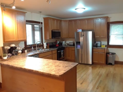 Updated kitchen with all the fixin's for a great family meal