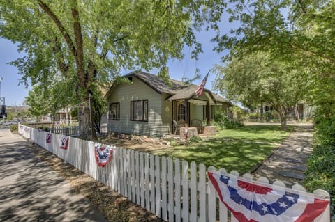Welcome to Pleasant Street Cottages!

