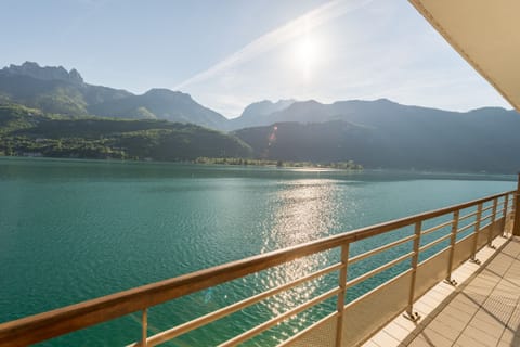 Annecy lake view balcony